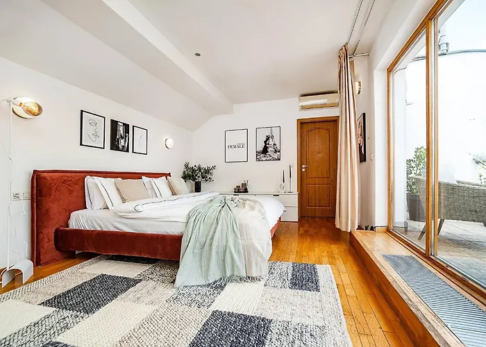 Lavish And Chic Duplex Apartment For Families And Couples
