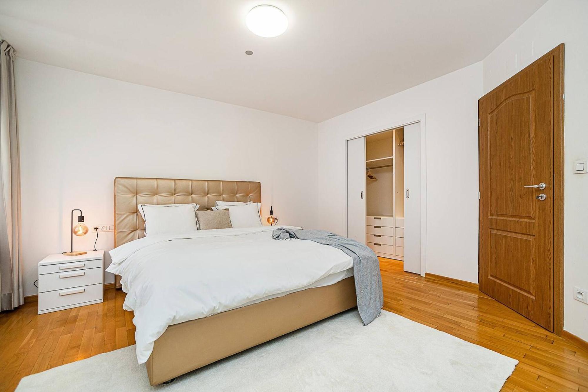 Lavish And Chic Duplex For Families And Couples Apartment *