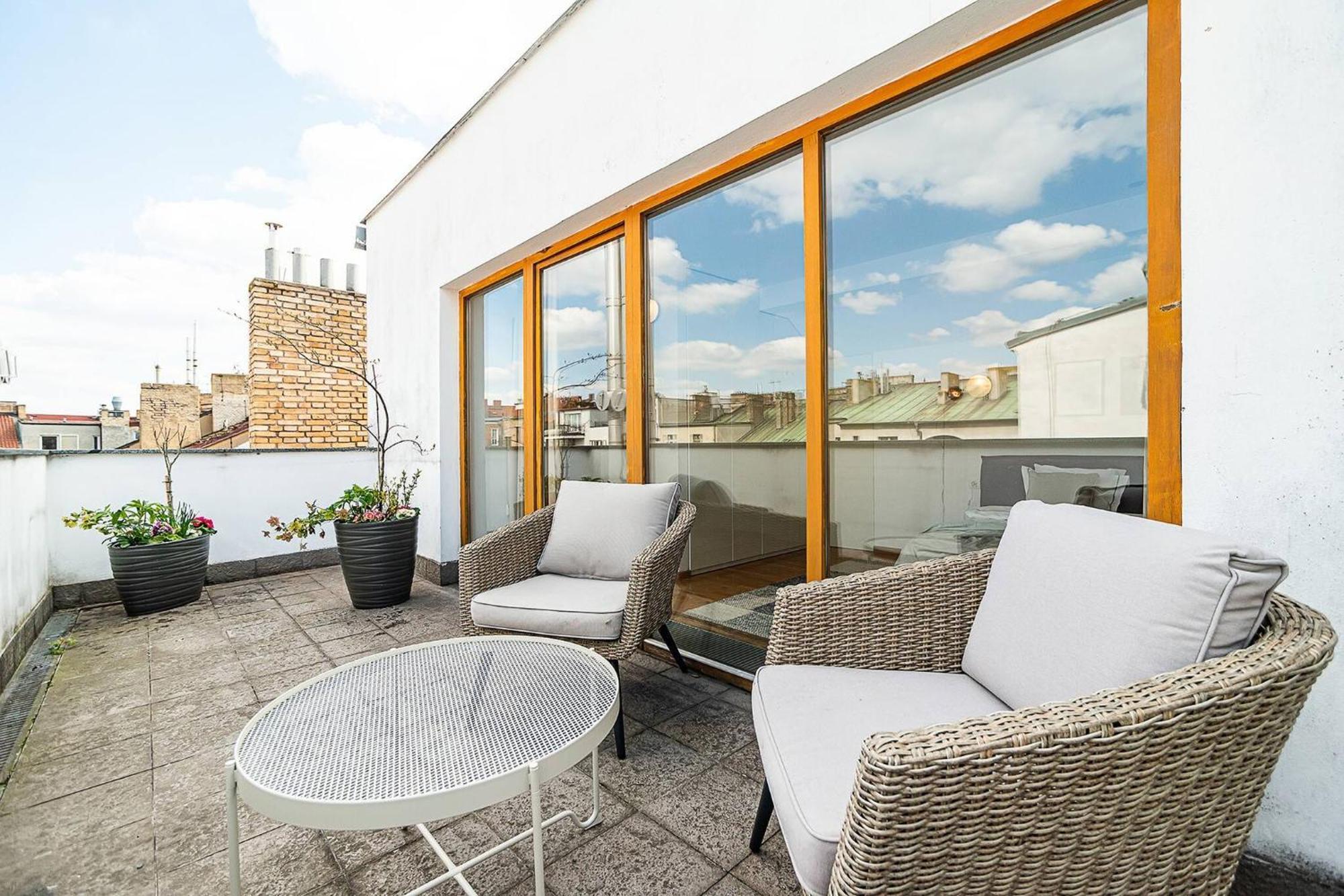 Lavish And Chic Duplex For Families And Couples Apartment *