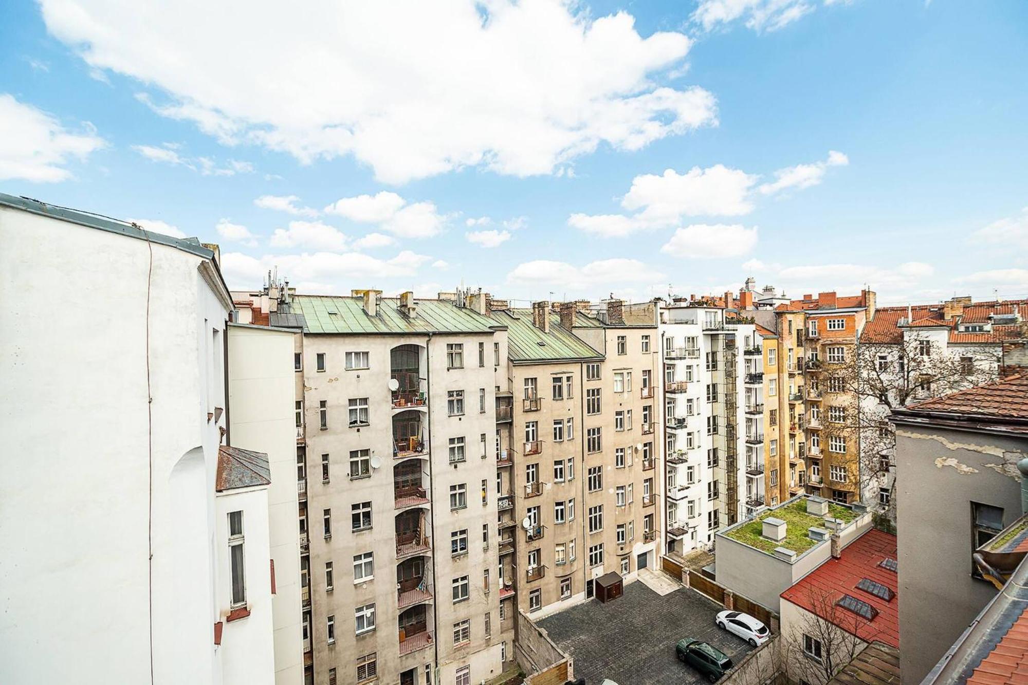 Lavish And Chic Duplex For Families And Couples