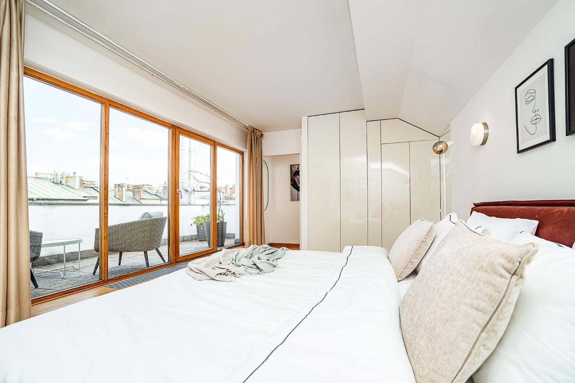 Lavish And Chic Duplex For Families And Couples Apartment *
